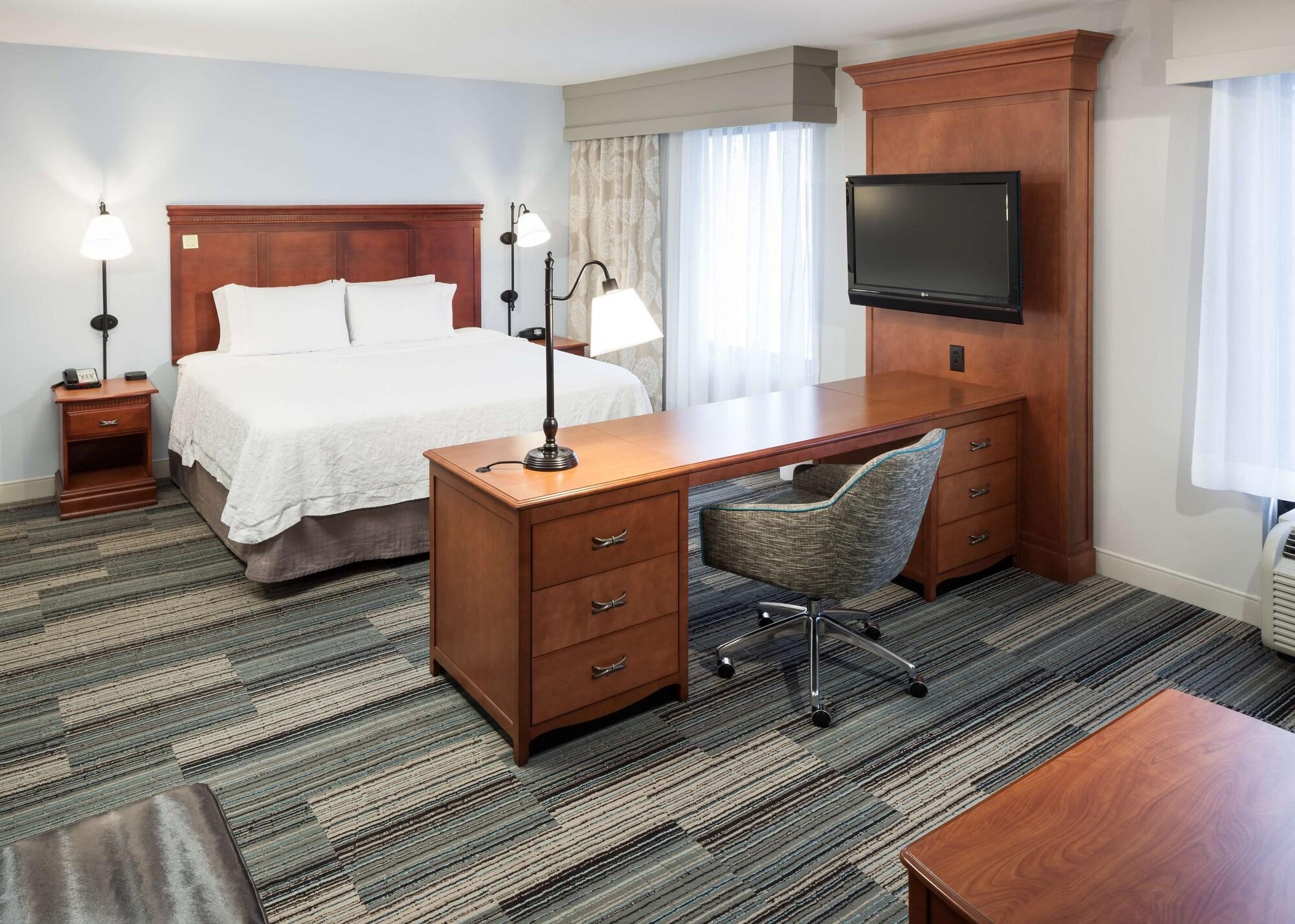 Hampton & Hotel